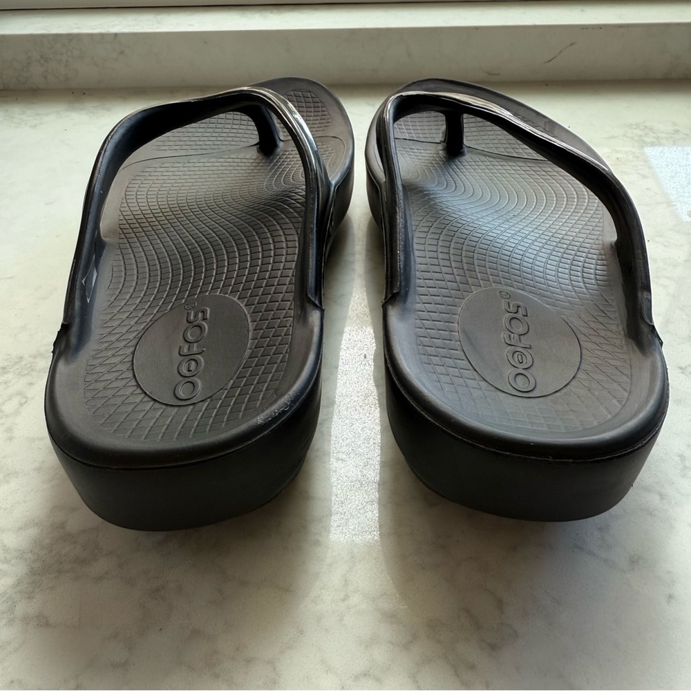 OOFOS Women's OOLALA Sandals Black Size 8 EUC - Picture 6 of 9
